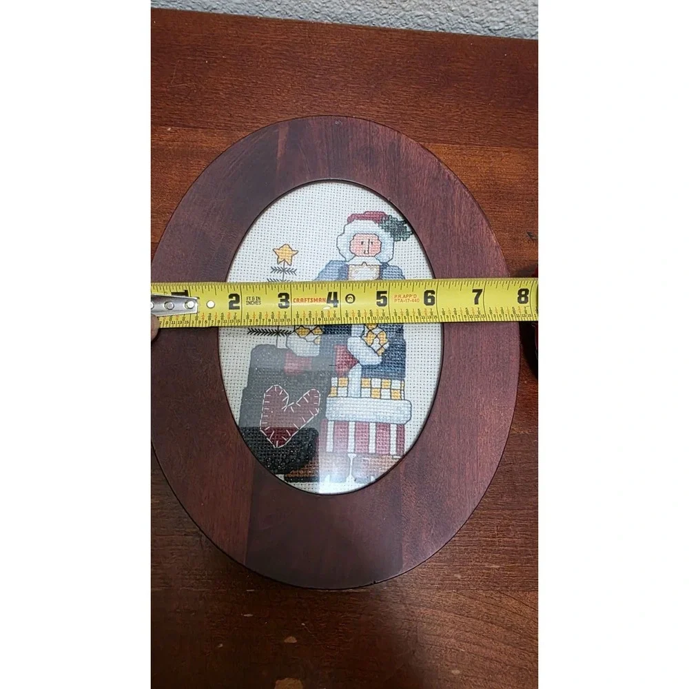 Santa Claus Cross-Stitch In Oval Wooden Frame‎